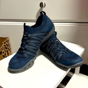 Skechers. Navy. Machine Washable. Air cooled Memory Foam. Vegan.